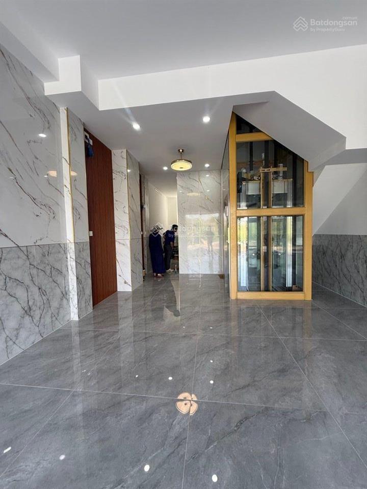 Nhà 4 tầng thang máy 80m2 khu vip bờ sông trung tâm q2 18,5 tỷ