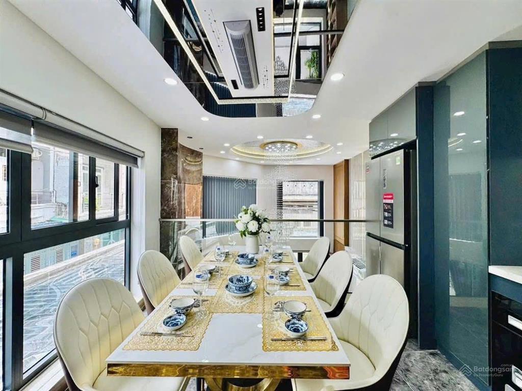 Căn góc hai mặt tiền 4 lầu hxh có thang máy nguyễn tư giản p12 dt 6.9x15m, giá 10.8 tỷ