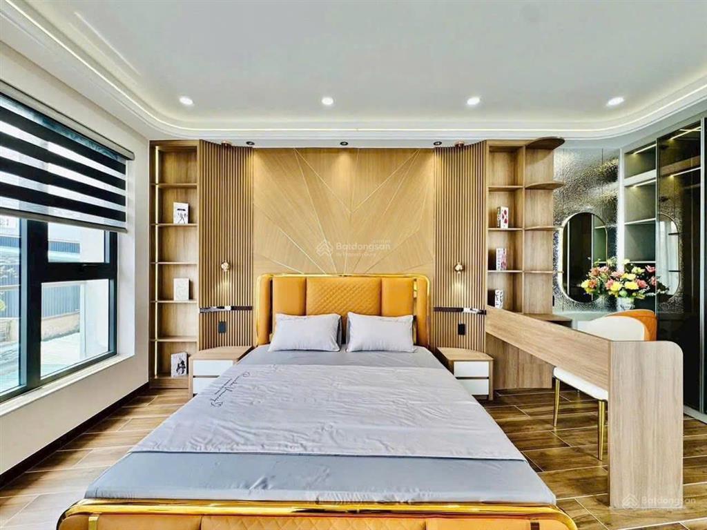 Căn góc hai mặt tiền 4 lầu hxh có thang máy nguyễn tư giản p12 dt 6.9x15m, giá 10.8 tỷ
