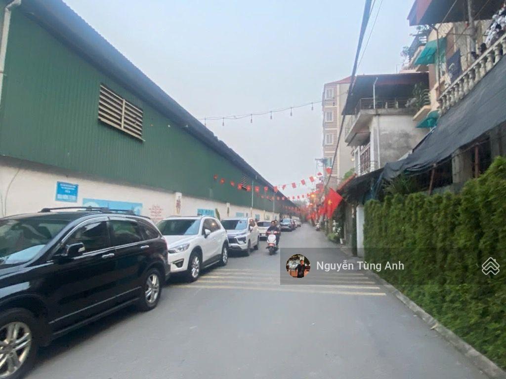 Bán đất 72m ô cách việt hưng, mặt tiền 5m, ngõ 2.4m, giá 10.2 tỷ