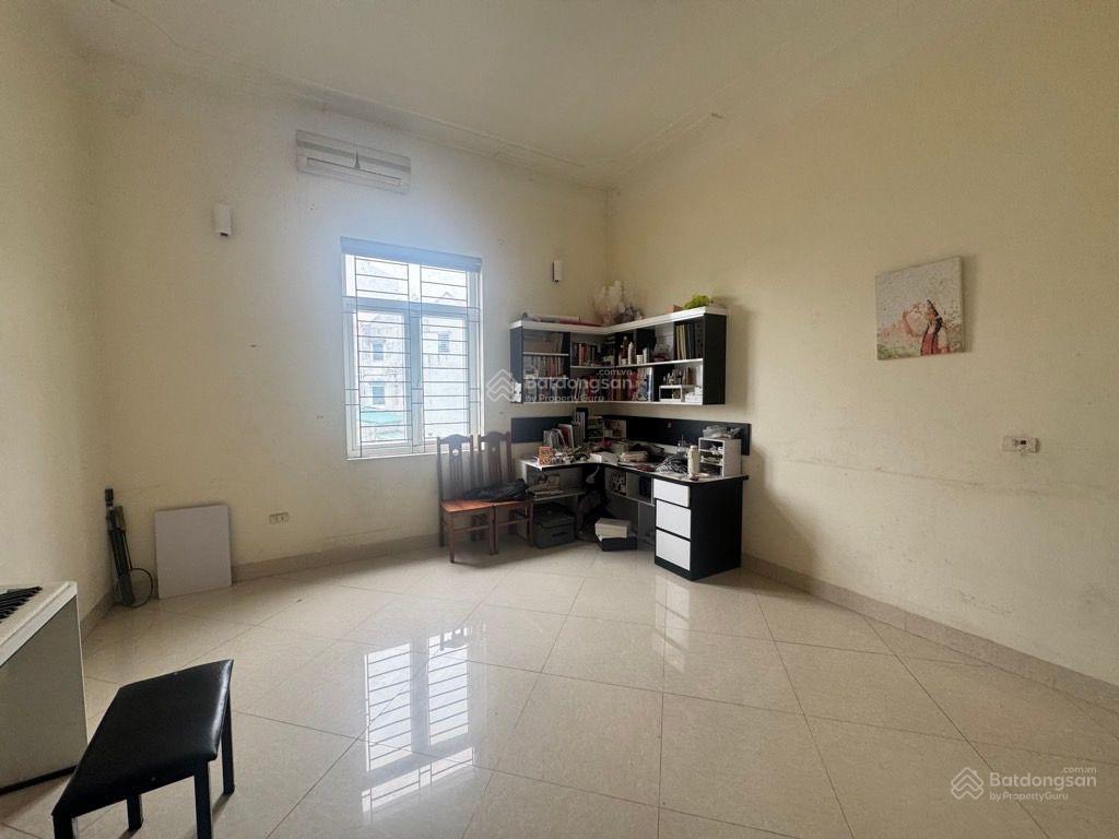Bán nhà 140m trường lâm, mt 8.5m, 3.5 tầng, giá 21 tỷ lô góc, chia 2 lô, kinh doanh