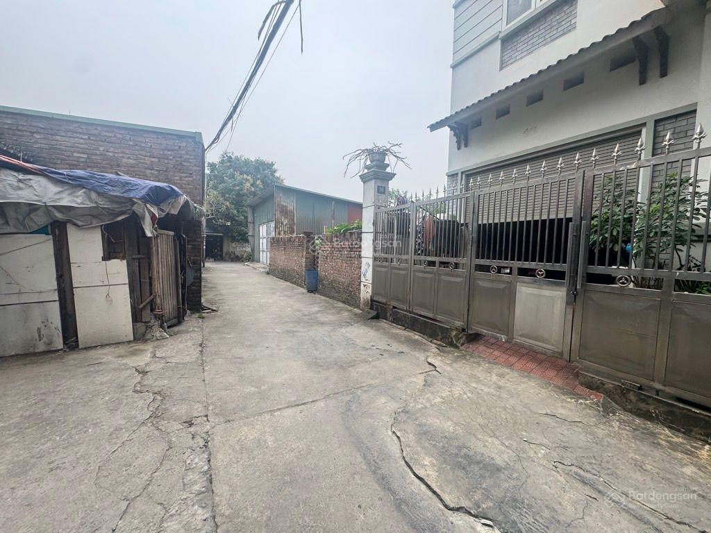 Bán nhà 140m trường lâm, mt 8.5m, 3.5 tầng, giá 21 tỷ lô góc, chia 2 lô, kinh doanh
