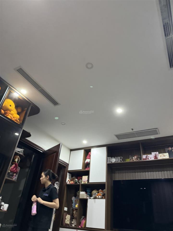 Bán nhà 140m trường lâm, mt 8.5m, 3.5 tầng, giá 21 tỷ lô góc, chia 2 lô, kinh doanh