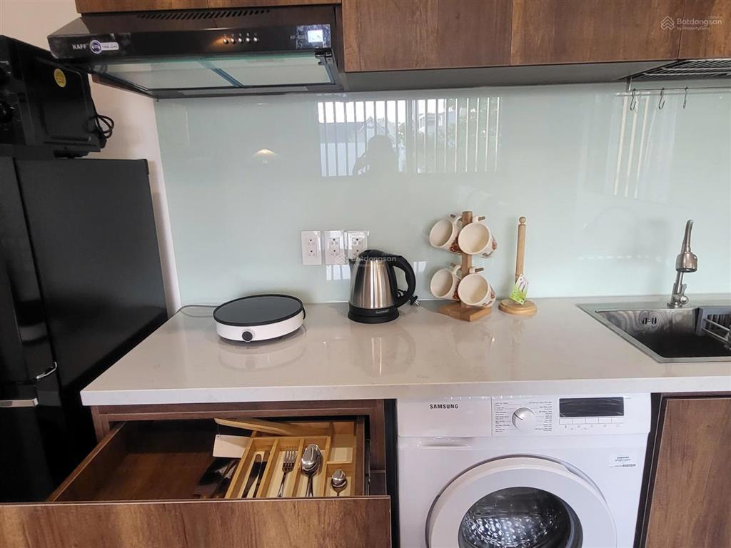 Cho thuê căn hộ nhiều ánh sáng  full nội thất gỗ  ít chi phí  kế bên sala, bason, thủ thiêm