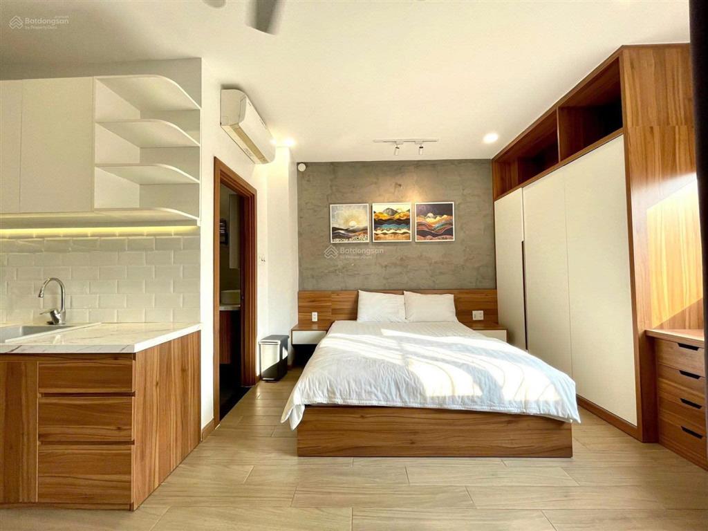 Cho thuê căn studio nội thất gỗ  cách metro 500m