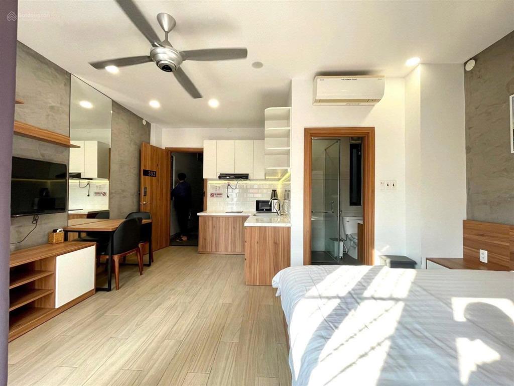 Cho thuê căn studio nội thất gỗ  cách metro 500m