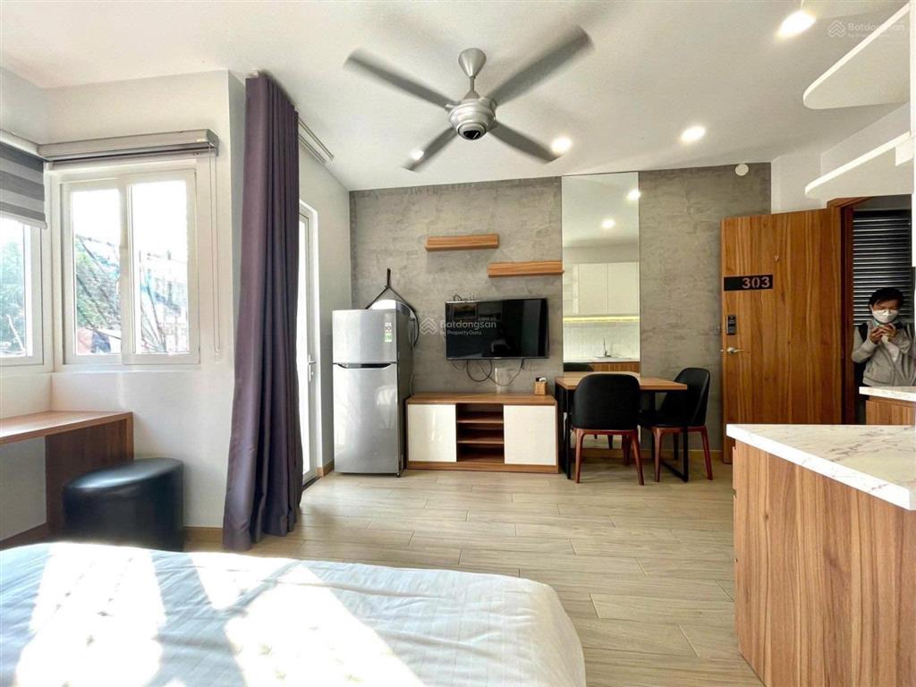 Cho thuê căn studio nội thất gỗ  cách metro 500m