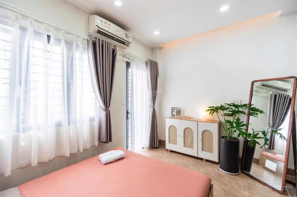 Trống sẵn căn studio ngập tràn ánh sáng gần ngay cầu sài gòn