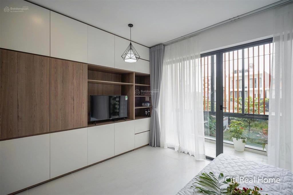Cho thuê căn studio đầy đủ tiện nghi  ban công to  có chỗ đậu ô tô