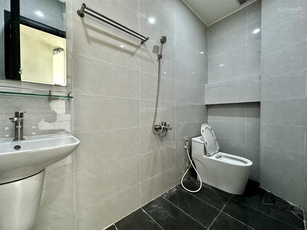 Căn hộ tách bếp thiết kế 1pn  full nội thất đẹp  thuận tiện di chuyển ra hàng xanh