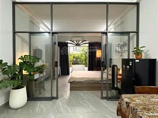 Hàng hiếm ngay chân cầu sài gòn  trang bị nhiều nội thất  thoáng mát