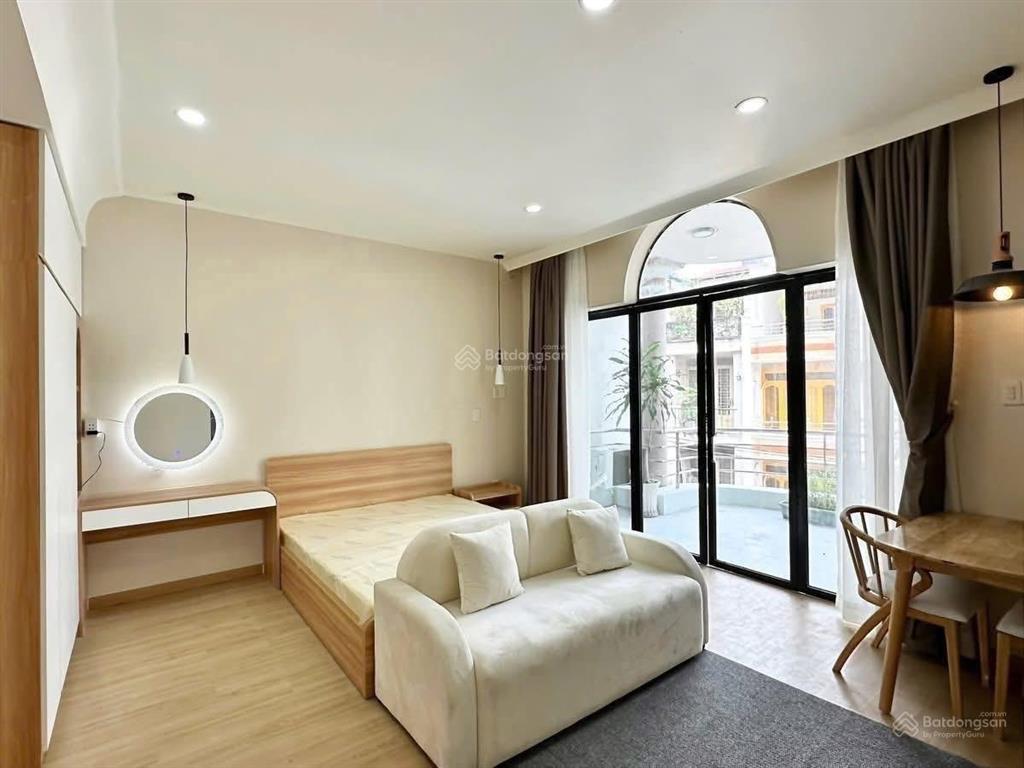 Studio hàng hiếm full nội thất ban công  ngay chân cầu sài gòn