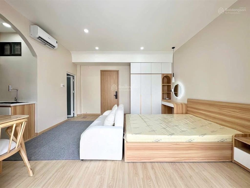 Studio hàng hiếm full nội thất ban công  ngay chân cầu sài gòn