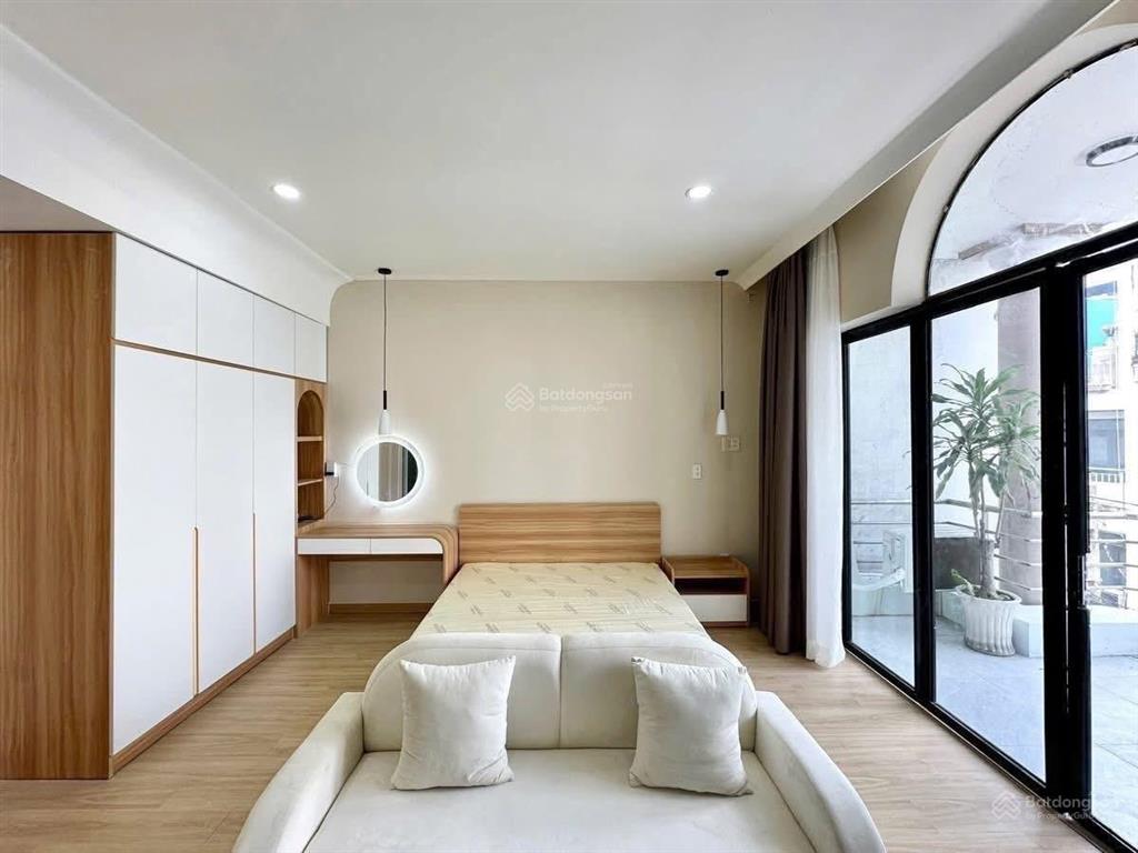 Studio hàng hiếm full nội thất ban công  ngay chân cầu sài gòn