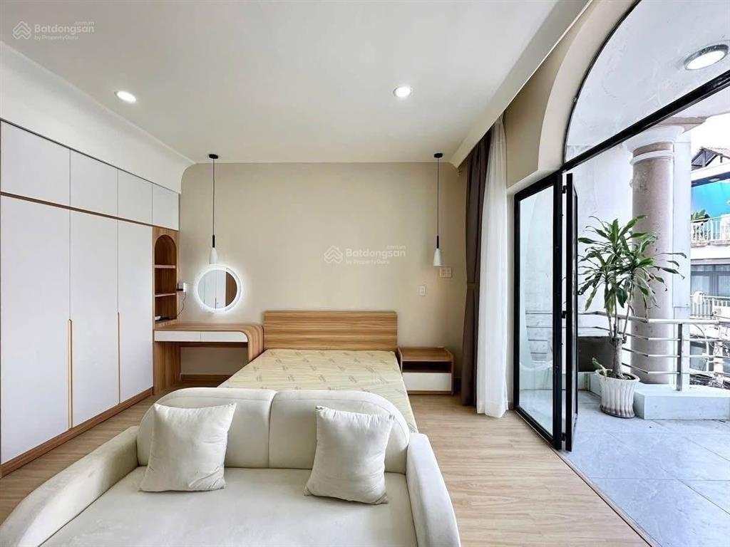 Studio hàng hiếm full nội thất ban công  ngay chân cầu sài gòn
