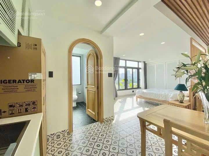 Căn hộ dịch vụ cao cấp tone màu sáng  bao phí  khu biệt thự an ninh cao  có chỗ đậu ô tô
