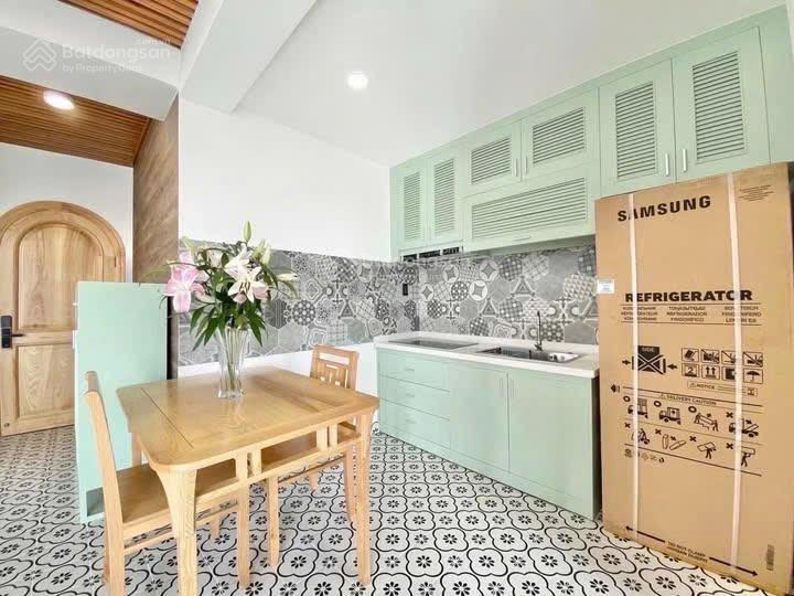 Căn hộ dịch vụ cao cấp tone màu sáng  bao phí  khu biệt thự an ninh cao  có chỗ đậu ô tô