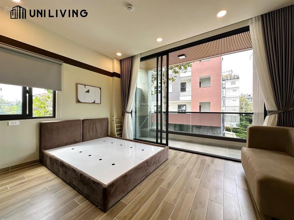 Studio cao cấp ban công cửa sổ lớn  bóc seal thang máy, hầm xe rộng ngay đảo kim cương