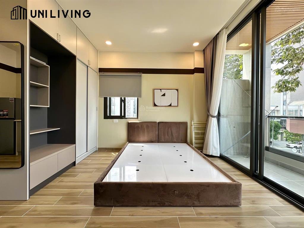 Studio cao cấp ban công cửa sổ lớn  bóc seal thang máy, hầm xe rộng ngay đảo kim cương