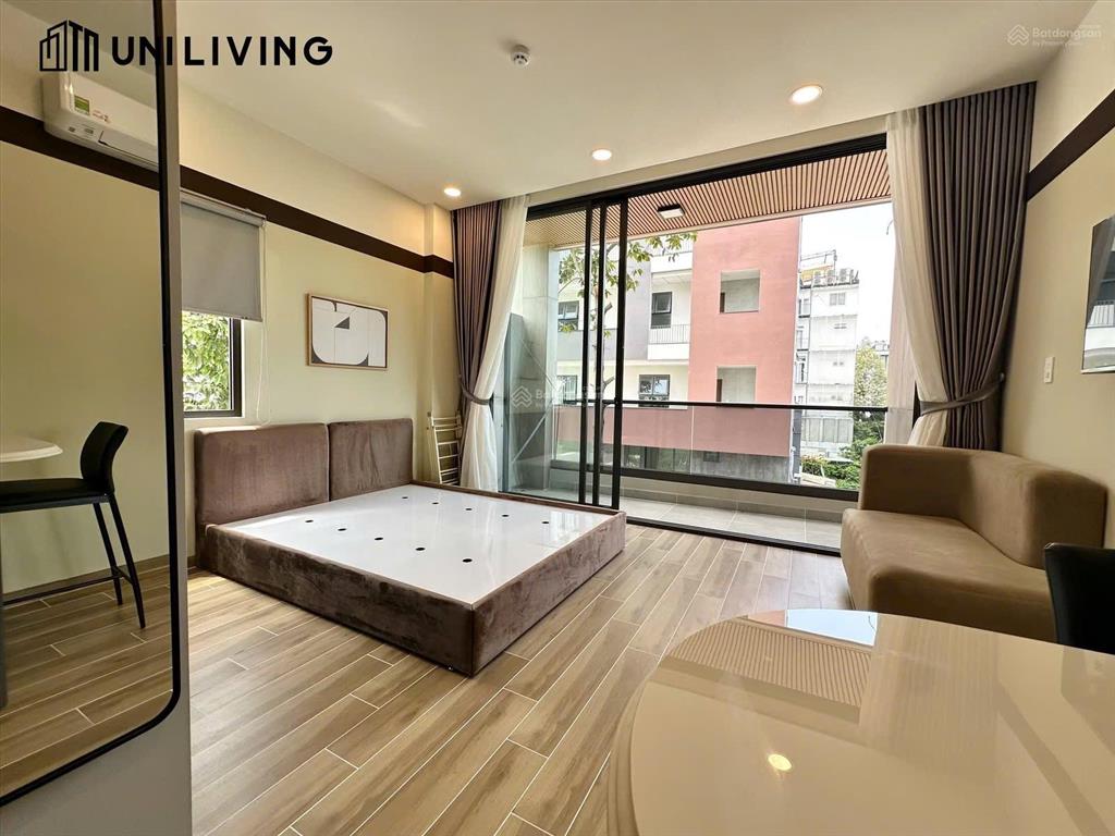 Studio cao cấp ban công cửa sổ lớn  bóc seal thang máy, hầm xe rộng ngay đảo kim cương