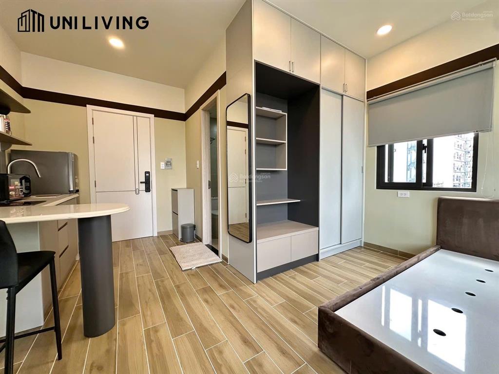 Studio cao cấp ban công cửa sổ lớn  bóc seal thang máy, hầm xe rộng ngay đảo kim cương