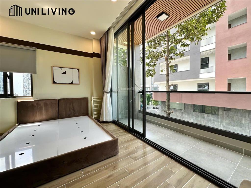 Studio cao cấp ban công cửa sổ lớn  bóc seal thang máy, hầm xe rộng ngay đảo kim cương