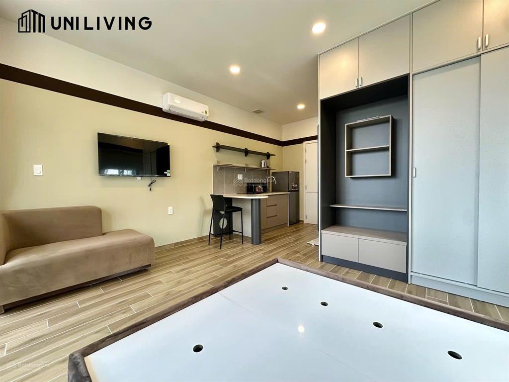 Studio cao cấp ban công cửa sổ lớn  bóc seal thang máy, hầm xe rộng ngay đảo kim cương