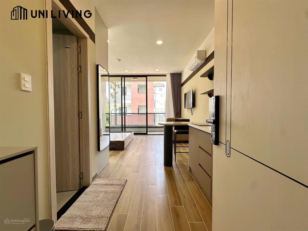 Studio cao cấp ban công cửa sổ lớn  bóc seal thang máy, hầm xe rộng ngay đảo kim cương