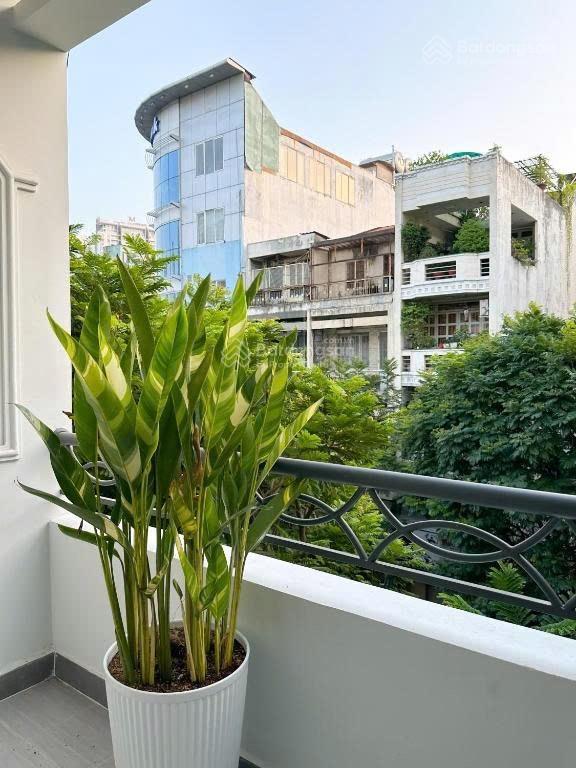 Hàng hiếm ngay chân cầu sài gòn  trang bị nhiều nội thất  thoáng mát