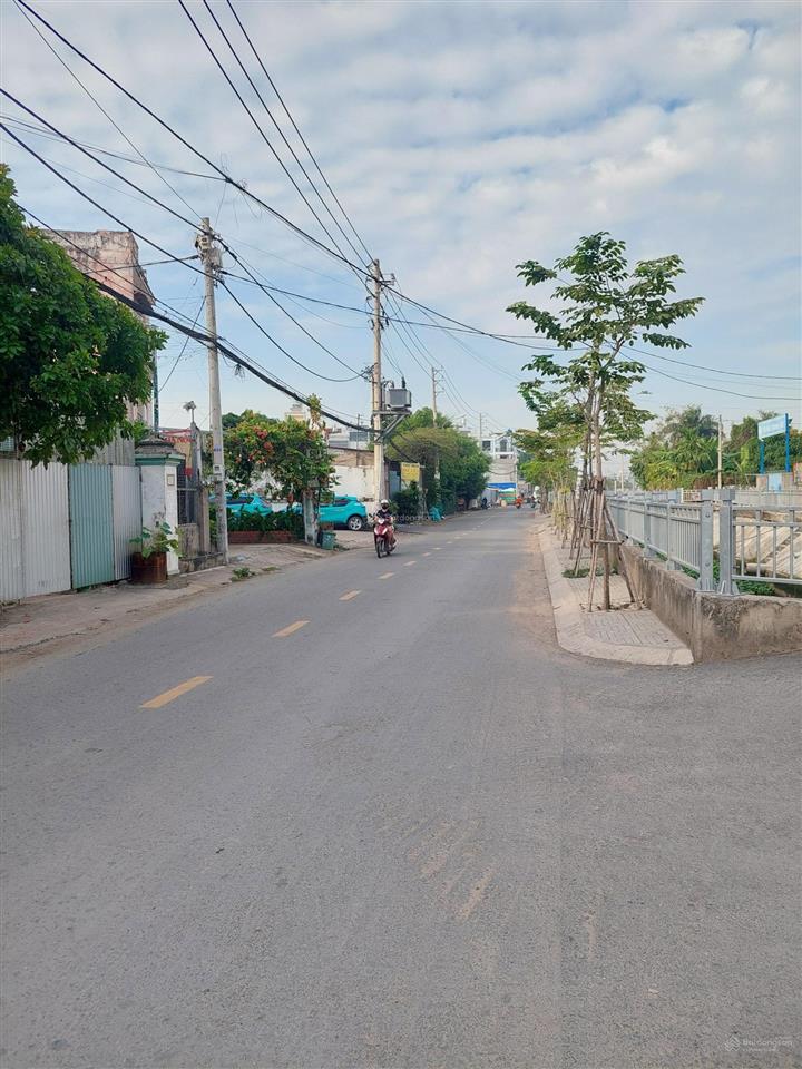 Nhà xưởng cao ráo, thoáng mát, giao thông thuận tiện