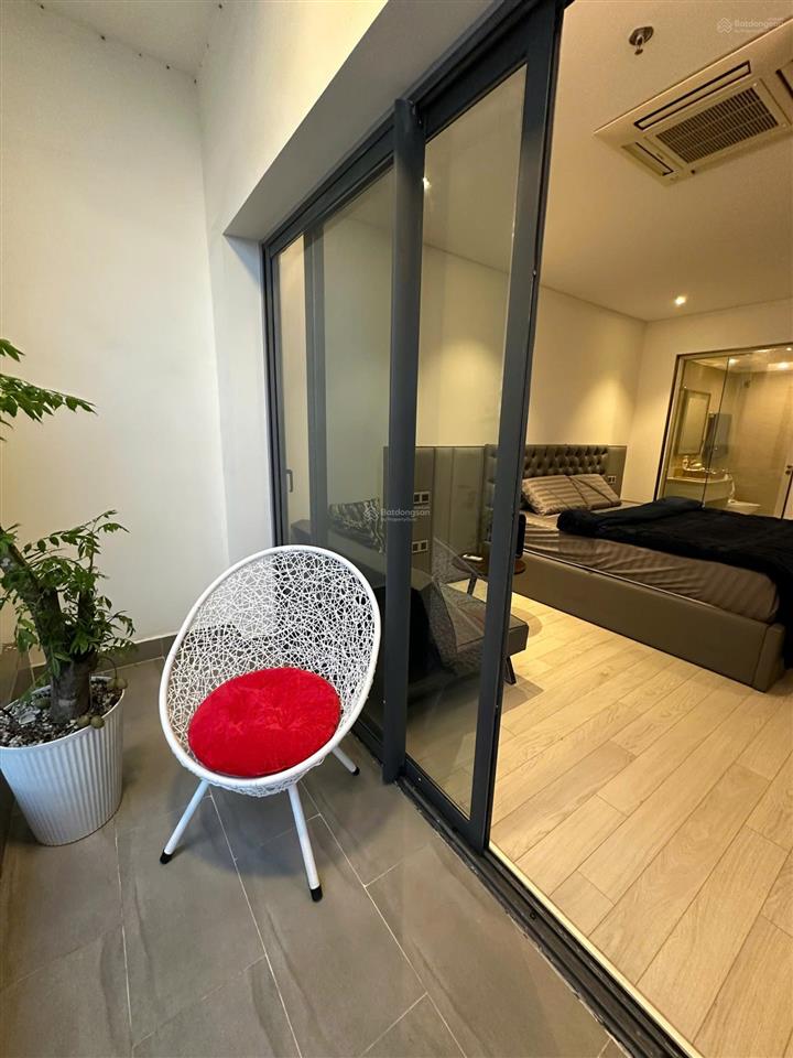 Chính chủ bán rẻ căn hộ 1 pn  full nội thất  view trực diện sông hàn, pháo hoa. dòng tiền 12tr/th