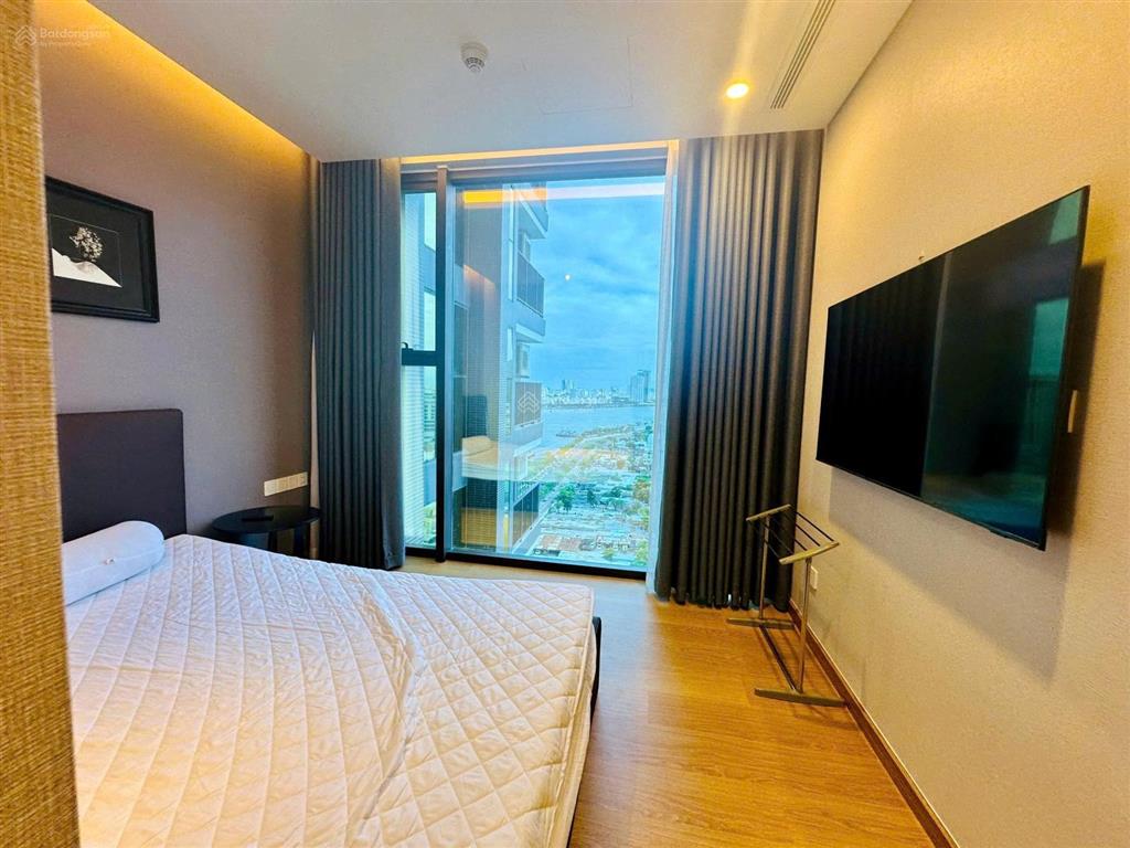 Chính chủ bán căn hộ 2pn  70m2  đã ra sổ lâu dài  view pháo hoa sông hàn  cho thuê 28 tr/ tháng
