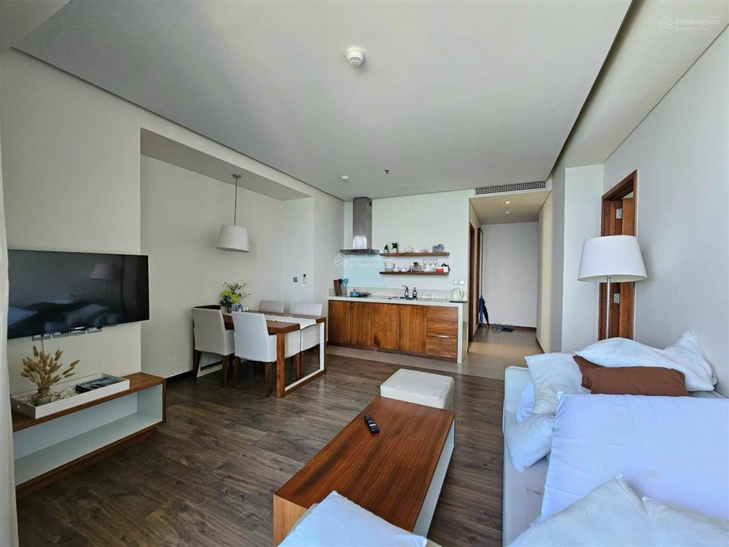 Chính chủ bán căn hộ studio 45m2  view biển mỹ khê  dòng tiền cho thuê 23 tr/ đêm! nhận nhà ngay