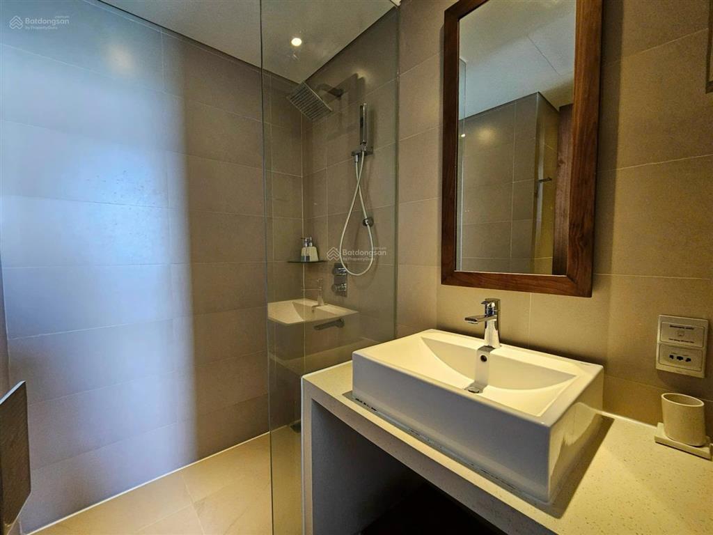 Chính chủ bán căn hộ studio 45m2  view biển mỹ khê  dòng tiền cho thuê 23 tr/ đêm! nhận nhà ngay