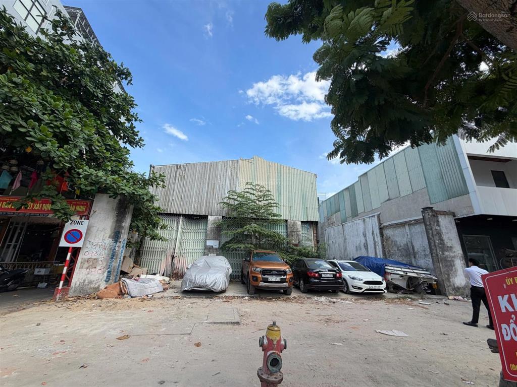 Hàng ngộp  bán nhanh cặp 305m2  phù hợp kinh doanh hotel, căn hộ. mặt tiền biển nguyễn tất thành