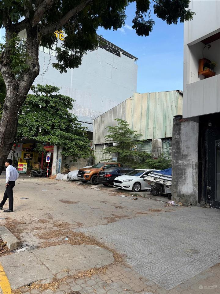 Hàng ngộp  bán nhanh cặp 305m2  phù hợp kinh doanh hotel, căn hộ. mặt tiền biển nguyễn tất thành