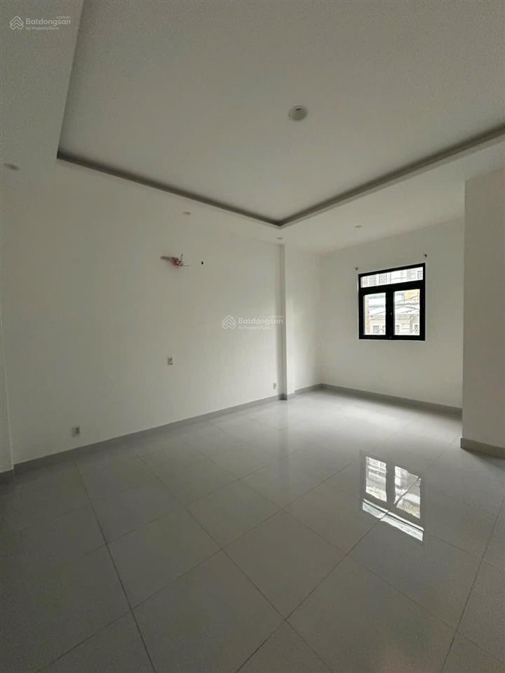Nhà riêng gần 200m2, ngang 5 dài 16. bán gấp 10,5 tỷ  đã giảm 2 tỷ