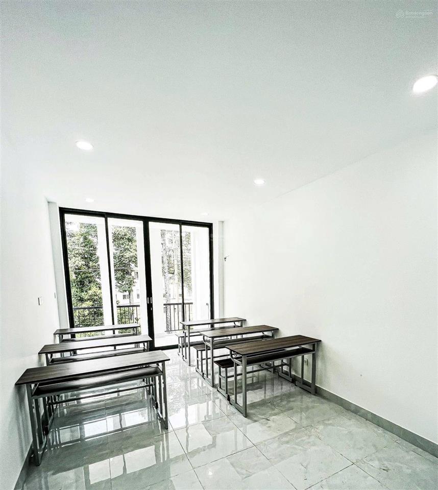 Nhà mới 6 tầng có thang máy mt hồng bàng  đối diện trường học, bệnh viện  dòng tiền cho thuê cao