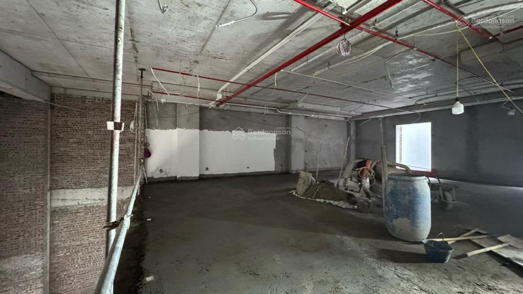 Tòa nhà mp hoàng ngân trung hòa cầu giấy 220m 10 tầng mt12m thông sàn thang máy giá 200 tỷ