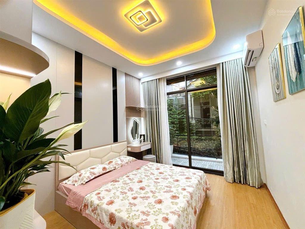 View hồ  bán nhà mới ô tô vào nhà phố khương hạ dt 46m2 x 5 tầng, mặt tiền 4m, giá chào 15.2 tỷ