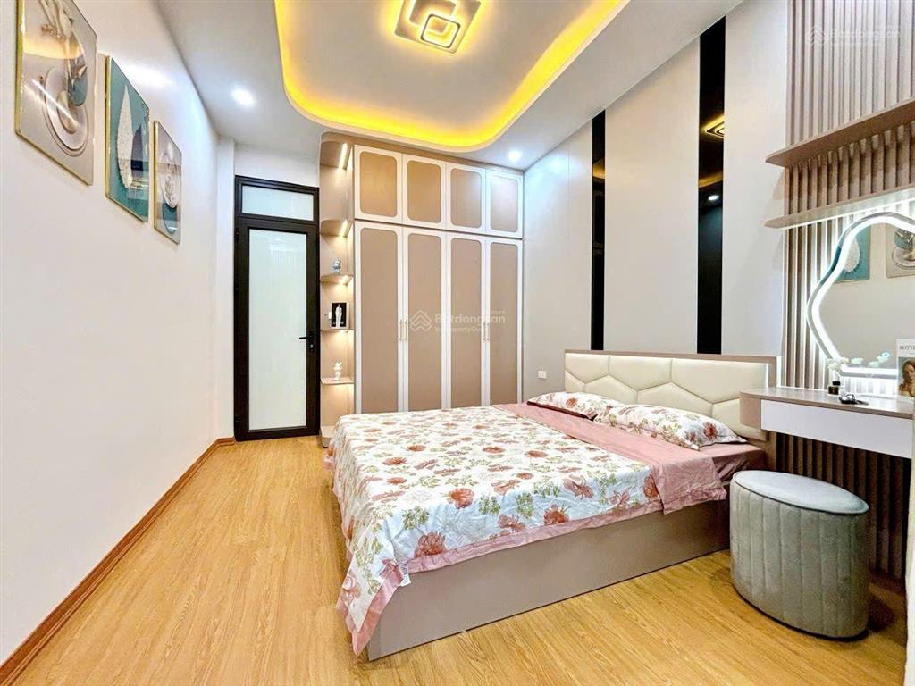 View hồ  bán nhà mới ô tô vào nhà phố khương hạ dt 46m2 x 5 tầng, mặt tiền 4m, giá chào 15.2 tỷ