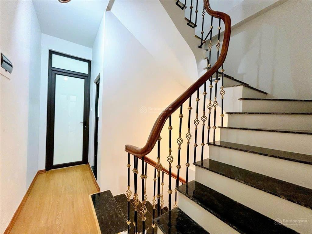 View hồ  bán nhà mới ô tô vào nhà phố khương hạ dt 46m2 x 5 tầng, mặt tiền 4m, giá chào 15.2 tỷ