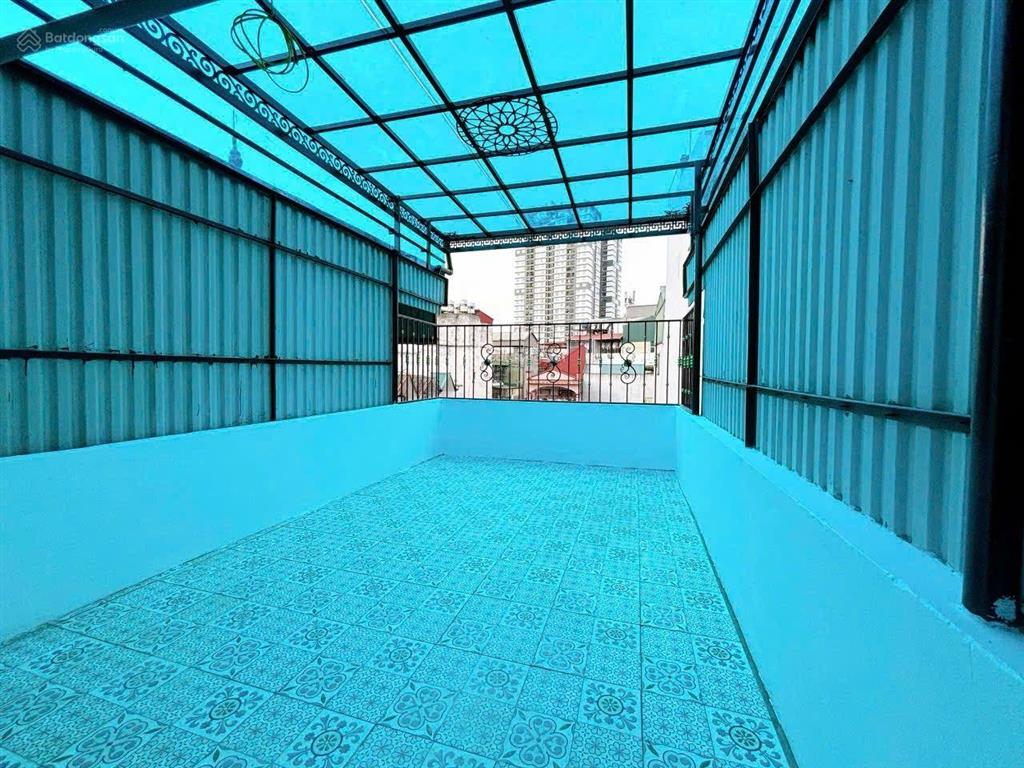 View hồ  bán nhà mới ô tô vào nhà phố khương hạ dt 46m2 x 5 tầng, mặt tiền 4m, giá chào 15.2 tỷ