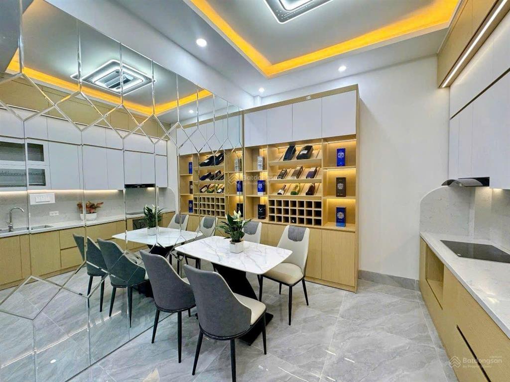 View hồ  bán nhà mới ô tô vào nhà phố khương hạ dt 46m2 x 5 tầng, mặt tiền 4m, giá chào 15.2 tỷ