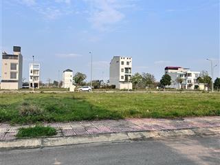 Chính chủ cần bán gấp lô đất đẹp kđt nam vĩnh yên, thanh trù dt108m mt6m gần hồ, sẵn sổ giá 4,2 tỷ