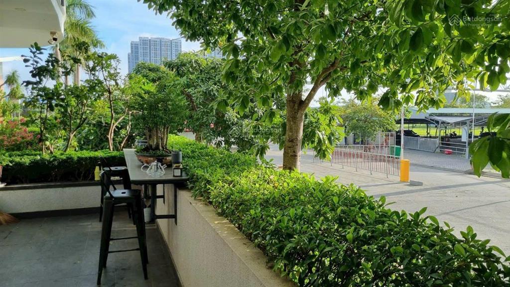 Bán toàn bộ căn nhà 48 lê thị chợ, đang cho thuê thu lợi tốt 1 trệt 4 lầu 1 sân thượng, 93 tỷ