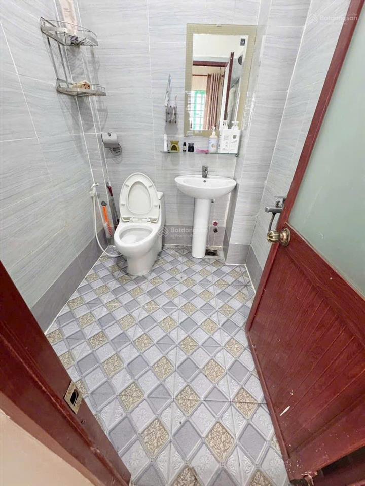 Nhà bán hẻm 8m thông mặt tiền hơn 4m chủ thiện chí bán.