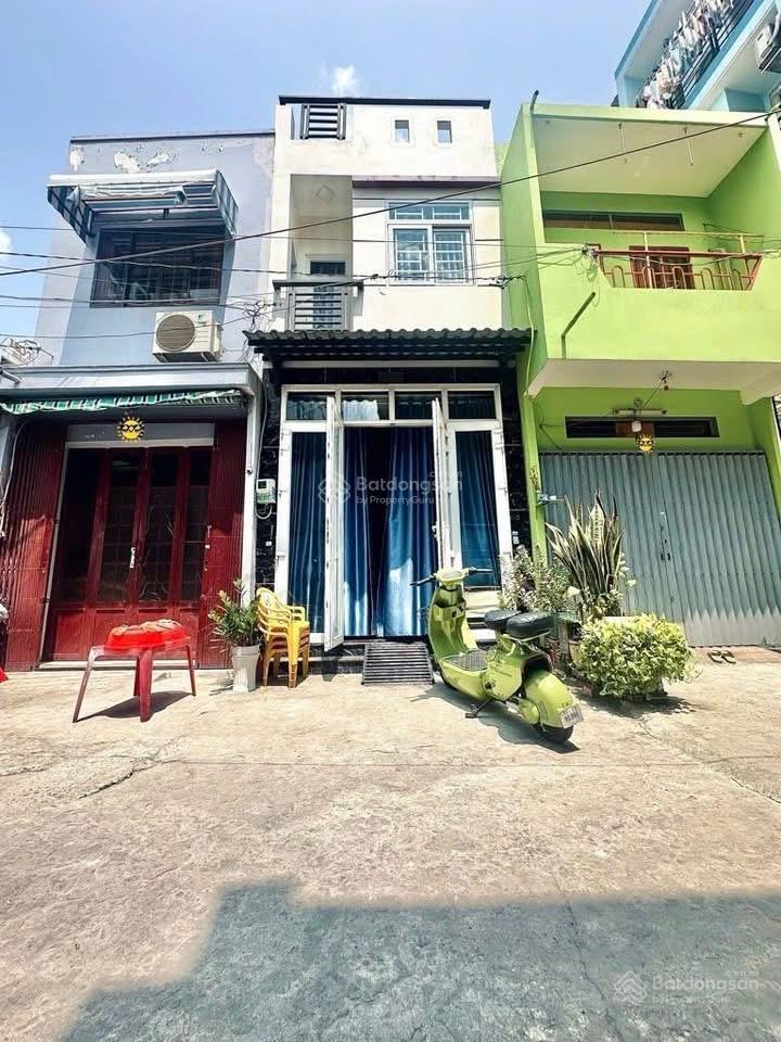 Nhà bán cách đường số 7 khu tên lửa 20m, thông chợ cây da xà đường trước nhà 4m