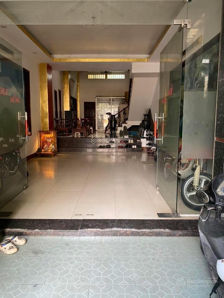 Bán nhà mặt tiền kế bên đường 55 khu tên lửa 100m2 công nhận chủ thiện chí
