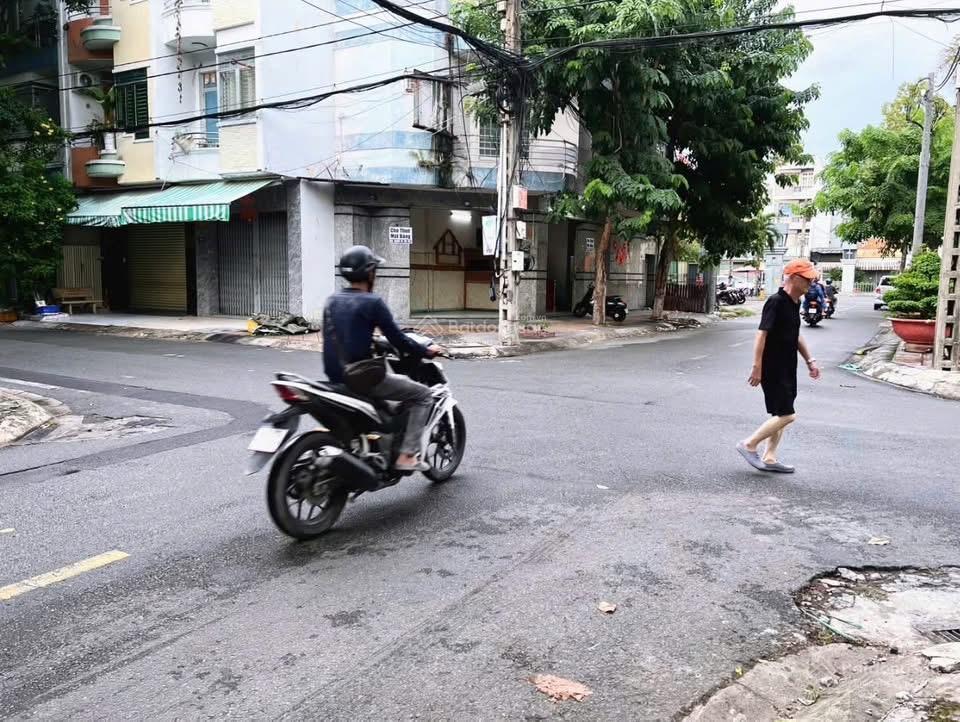 Cho thuê căn gốc mặt tiền kinh doanh khu tên lửa liền kề đường số 7